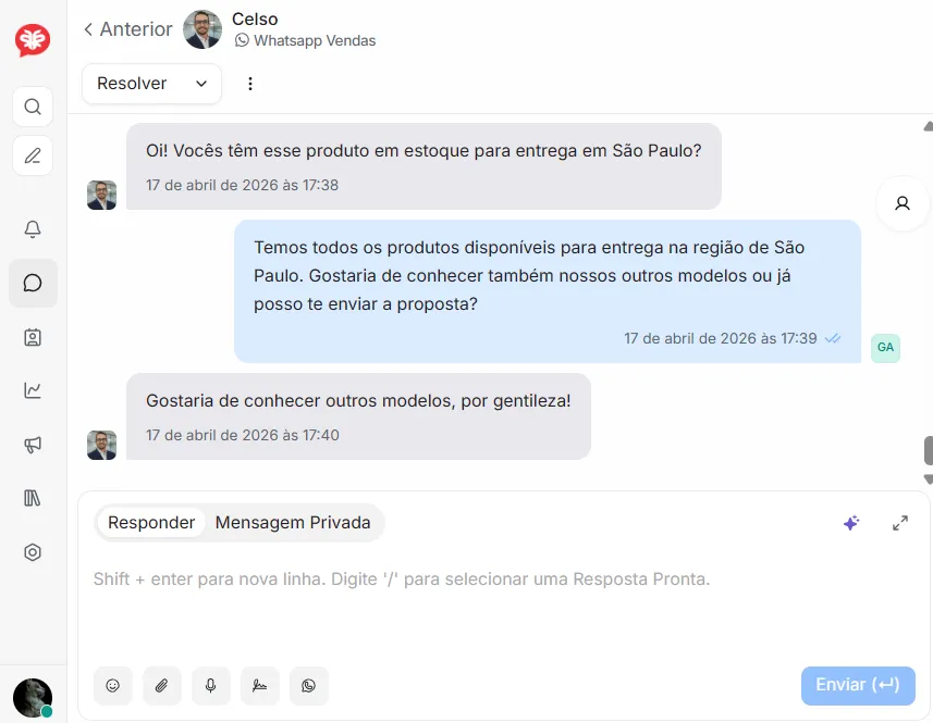 Exemplo real de conversa no AgaronChat: atendimento via WhatsApp com sugestões de IA